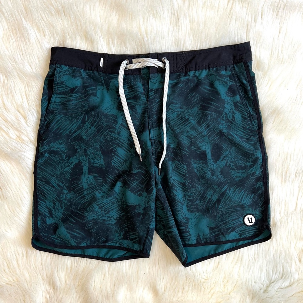 Vuori Men's Boardshorts Size 32